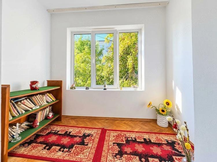 Apartament cu 3 camere decomandat în Girocului