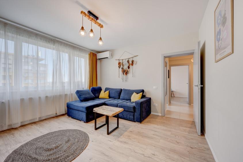 Apartament cu 3 camere semidecomandat în Grivița
