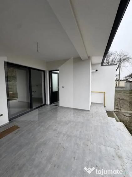Casă cu 4 camere cu Teren 328 Mp în Peciu Nou