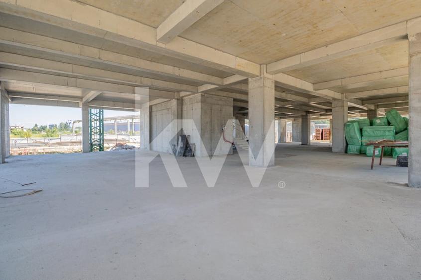 Apartament cu 4 camere decomandat în Calea București