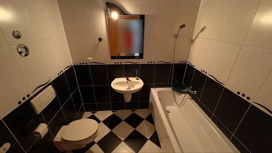 Apartament cu 3 camere semidecomandat în Bartolomeu