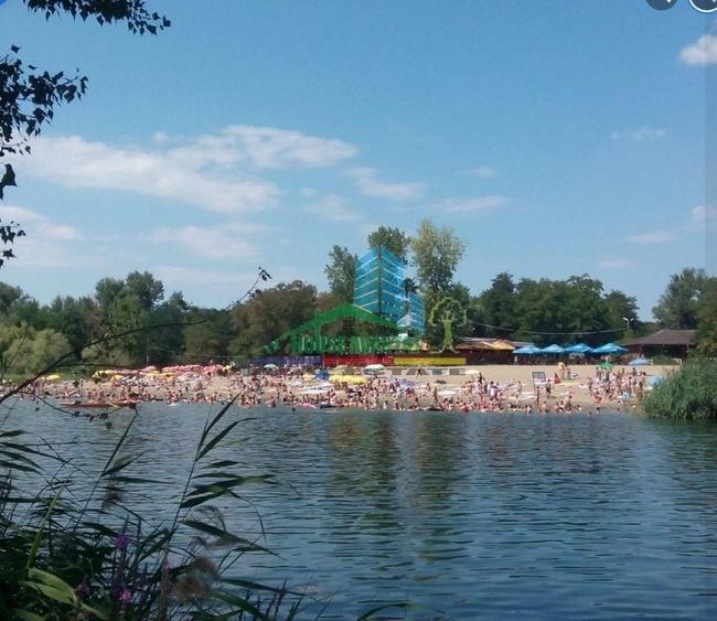 Spațiu comercial, de 400 mp, în Est