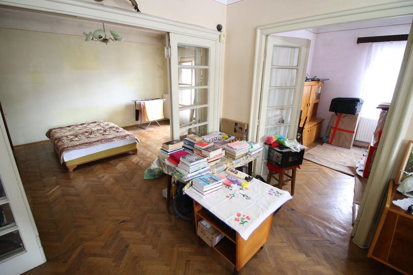 Casă individuală cu 4 camere cu Canalizare în Central