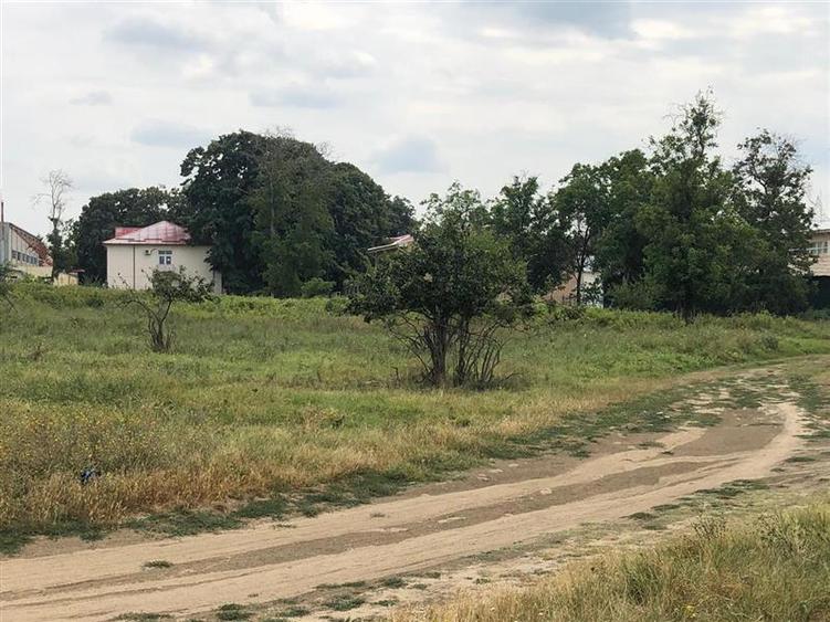 Teren Construcții intravilan de 9000 mp, în Vest