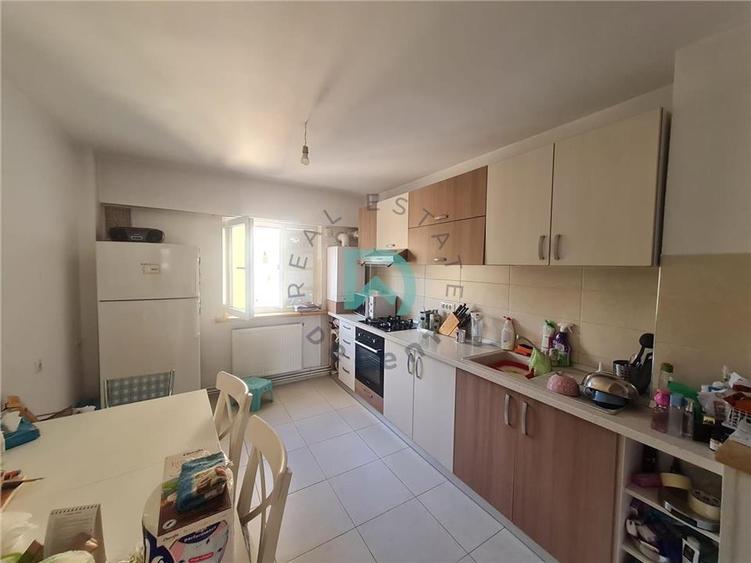 Apartament cu 3 camere decomandat, mobilat în Răcădău