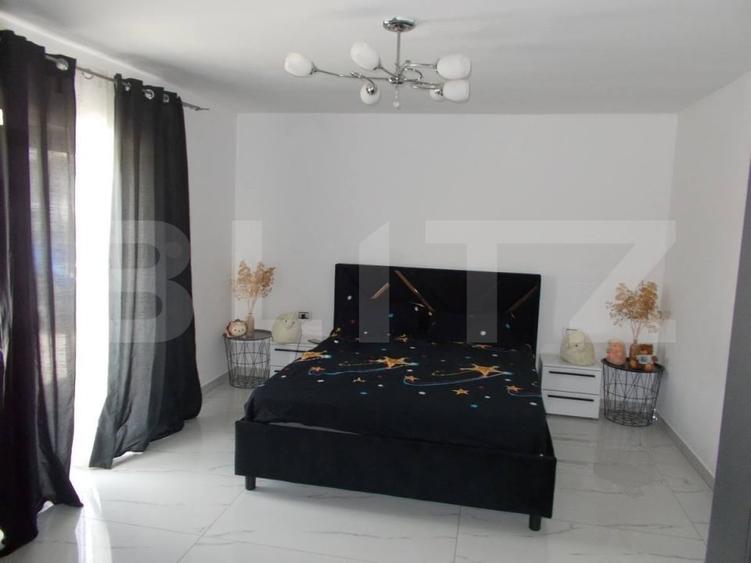 Duplex cu 6 camere cu Garaj în Parța