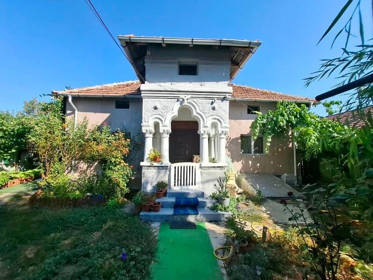 Casă individuală cu 5 camere cu Canalizare în Cerneți