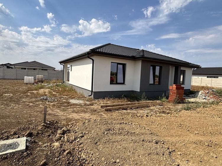Casă cu 3 camere în Sântandrei