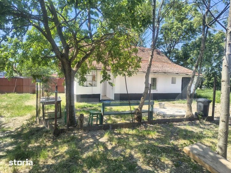 Casă cu 3 camere cu Teren 1500 Mp în Central