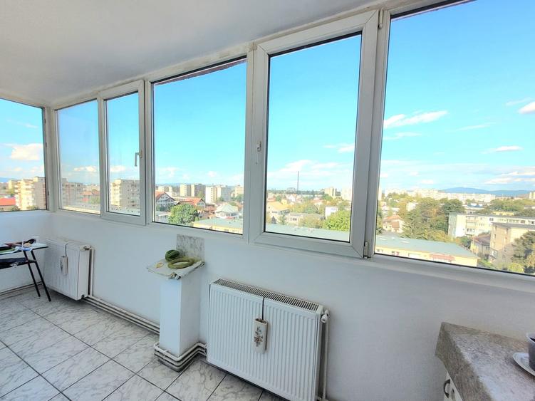 Apartament cu 3 camere decomandat în Calea București