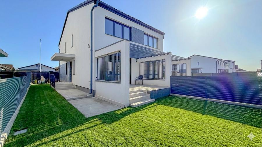 Duplex cu 3 camere cu Canalizare în Sânpetru