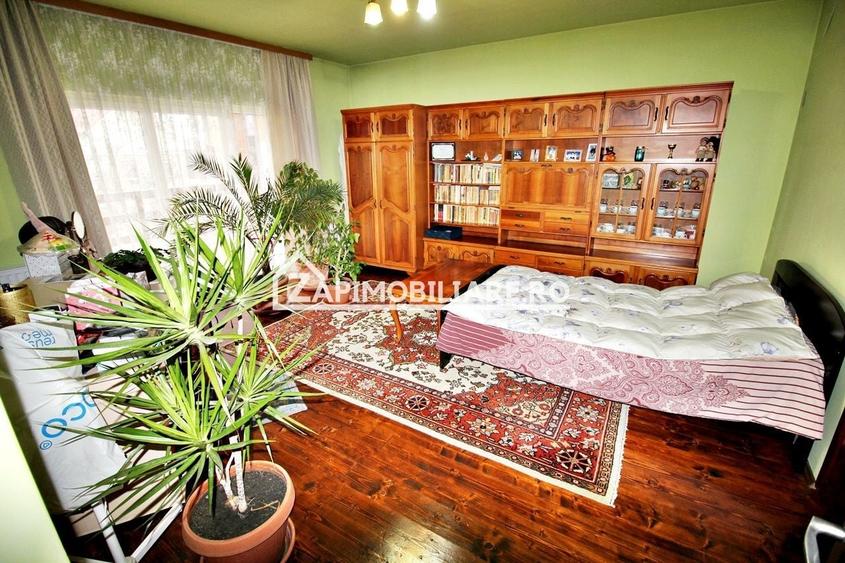 Casă individuală cu 7 camere cu Canalizare în Unirii
