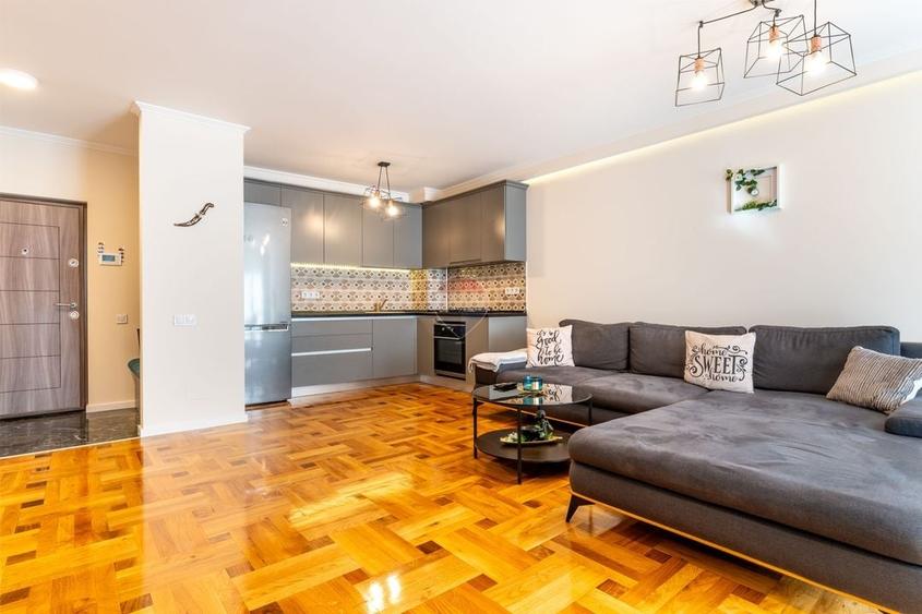 Apartament cu 2 camere semidecomandat, mobilat în Bună Ziua
