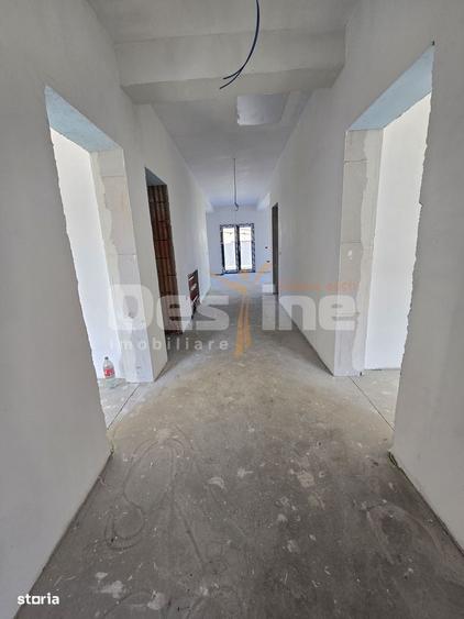 Casă cu 4 camere în Breazu