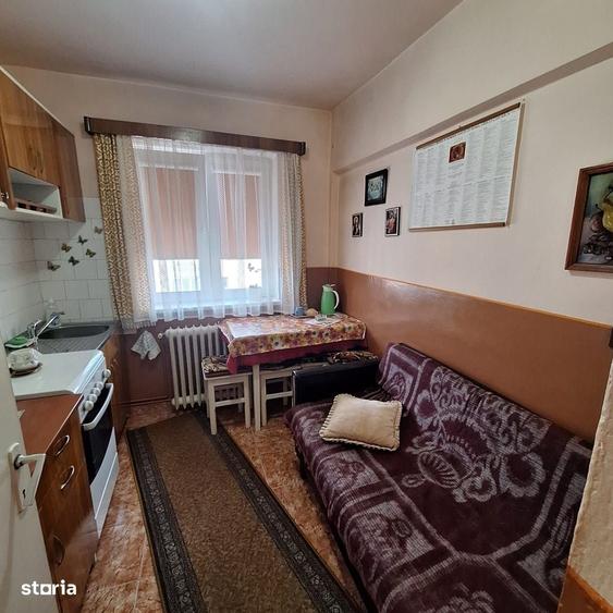 Apartament cu 2 camere semidecomandat, mobilat în Central