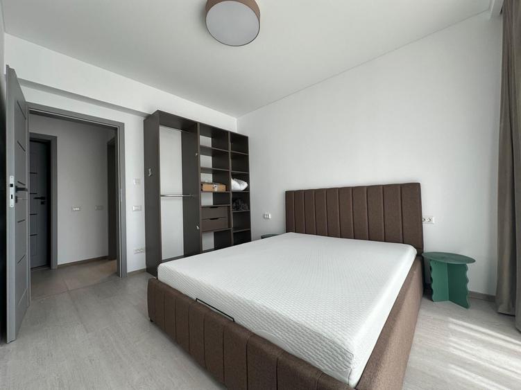 Apartament cu 3 camere semidecomandat în Sud