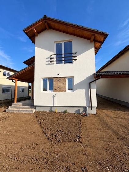 Casă individuală cu 4 camere cu Teren 560 Mp în Moșnița Nouă