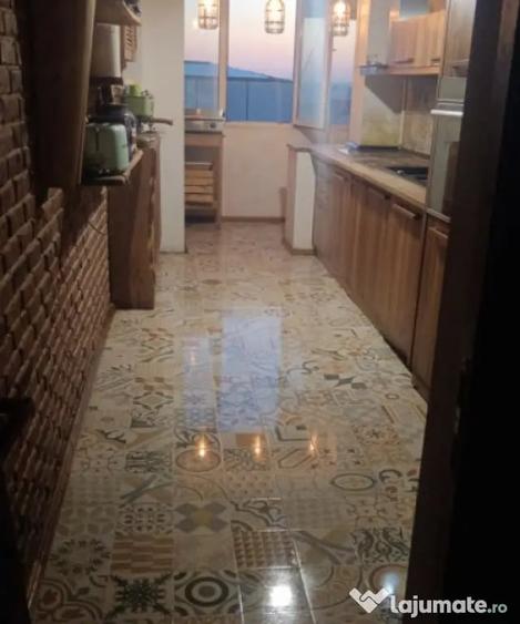 Apartament cu 4 camere decomandat în Titulescu