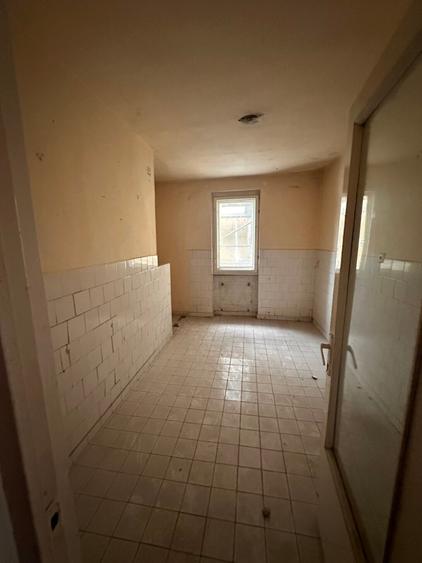 Apartament cu 4 camere decomandat în Toplița