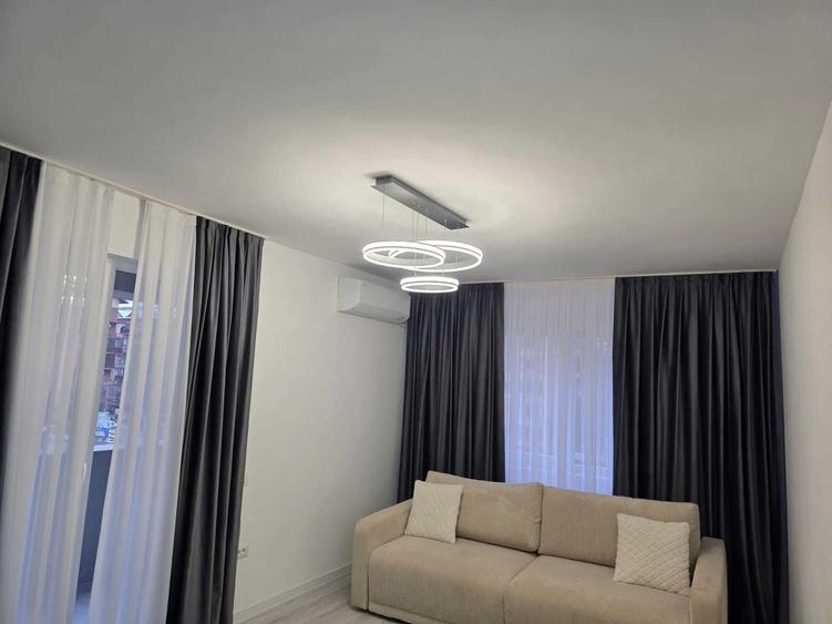 Apartament cu 2 camere decomandat în Roșu