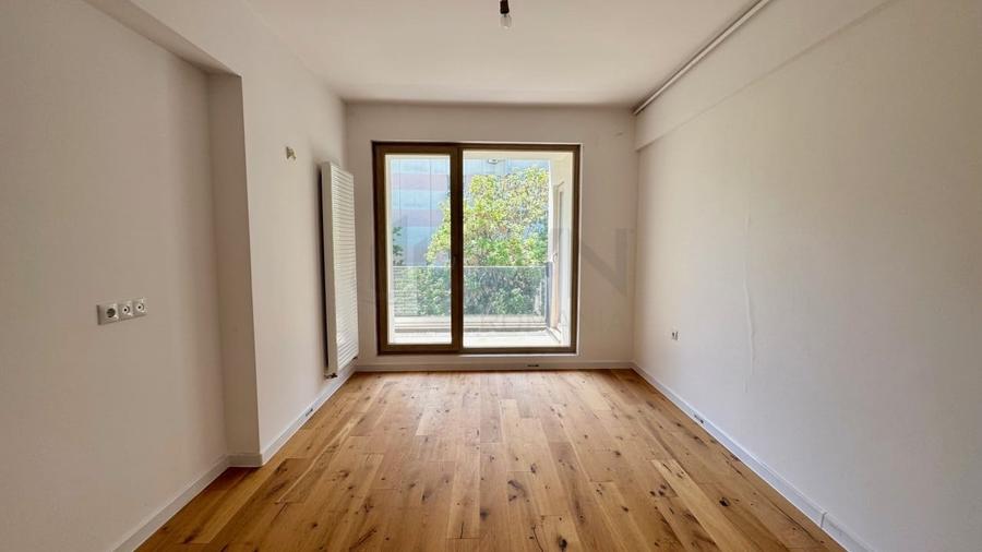 Apartament cu 4 camere decomandat în Iancului