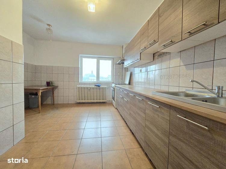Apartament cu 5 camere în Centrul Civic