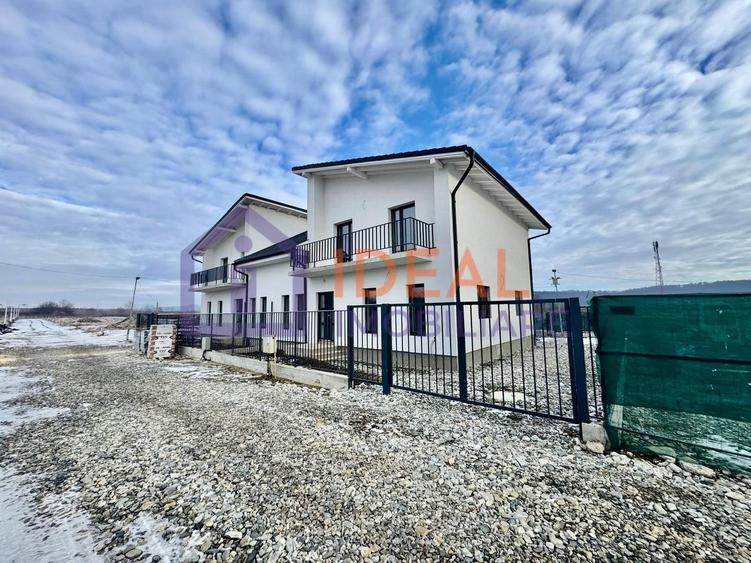 Duplex cu 4 camere cu Canalizare în Mohu
