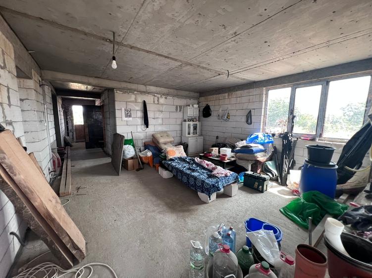 Casă individuală cu 9 camere cu Teren 1160 Mp în 1 Decembrie