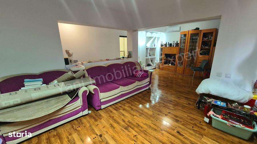 Casă cu 4 camere în Central