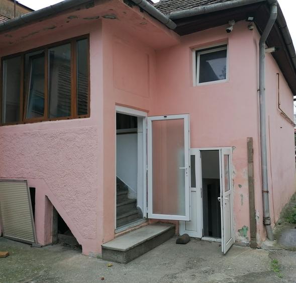 Casă cu 3 camere cu Canalizare în Craiter