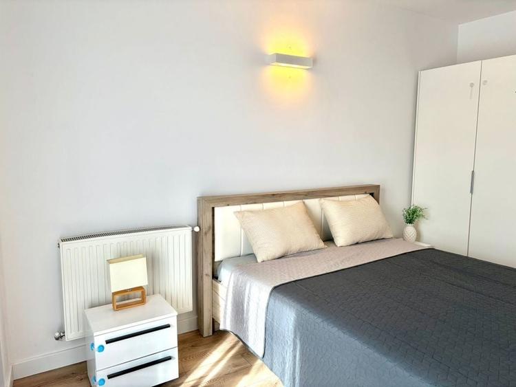 Apartament cu 5 camere semidecomandat, mobilat în Bună Ziua