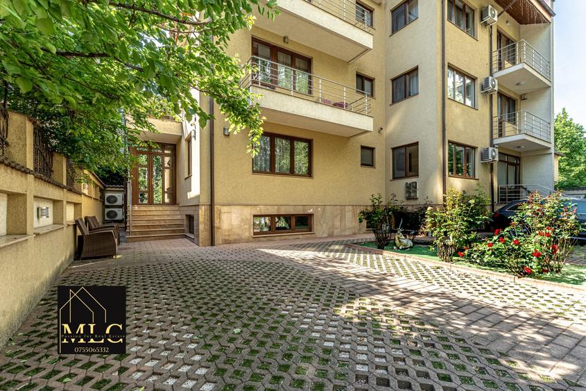 Duplex cu 7 camere cu Canalizare în Gorjului