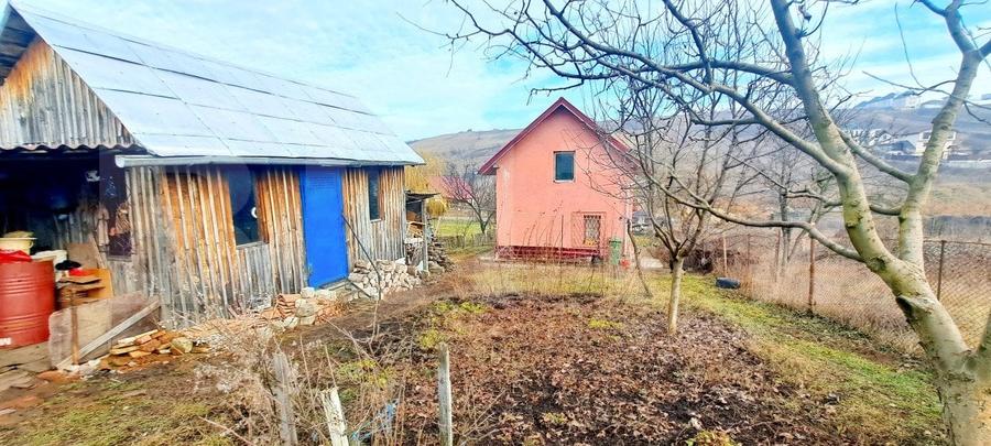 Casă individuală cu 2 camere cu Teren 1000 Mp în Dezmir