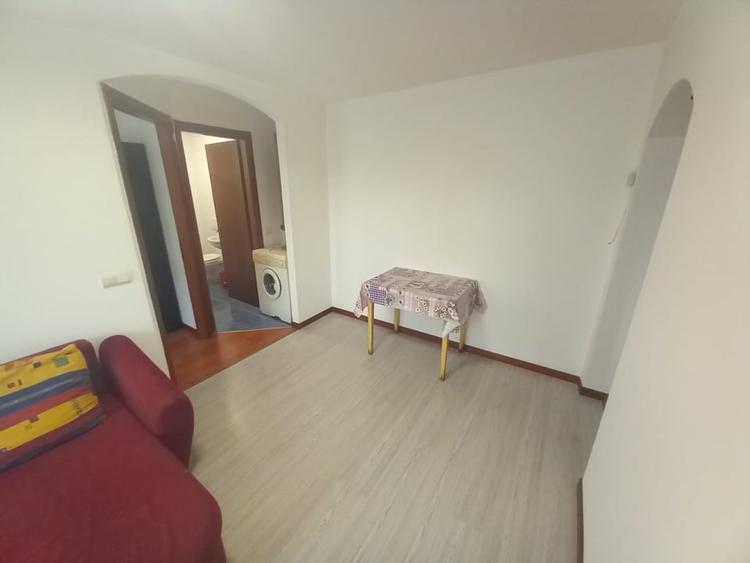 Apartament cu 2 camere nedecomandat, mobilat în Săsar