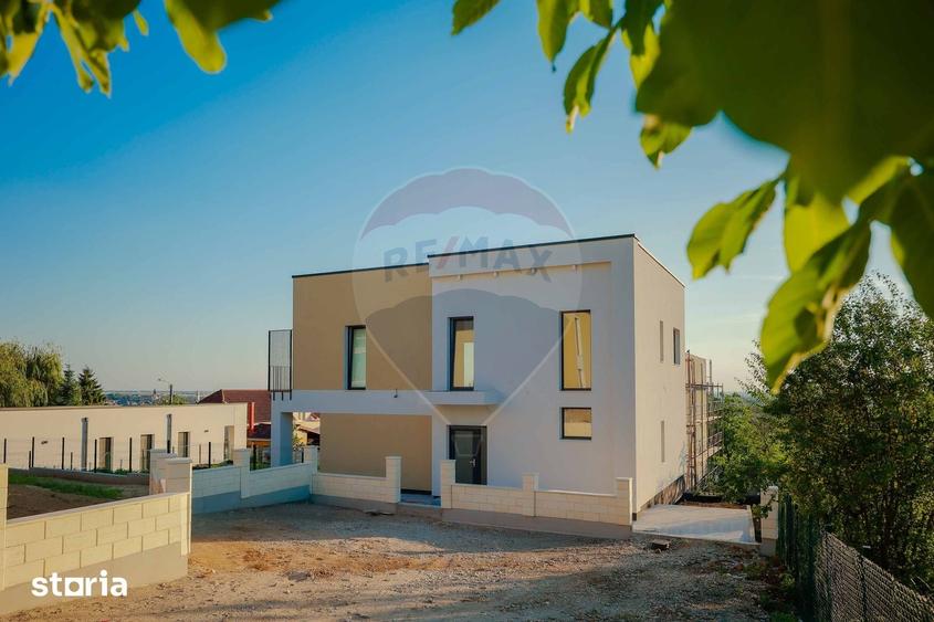 Casă cu 4 camere cu Teren 575 Mp în Iorga