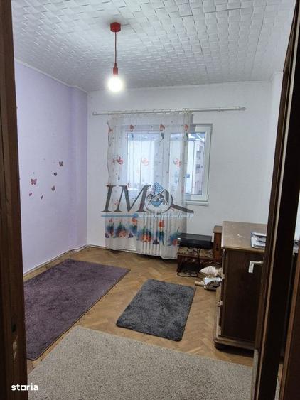 Apartament cu 4 camere decomandat în Aronești