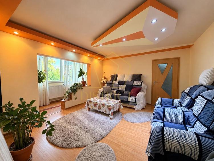 Apartament cu 3 camere semidecomandat în Șagului