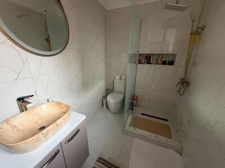 Casă cu 4 camere cu Canalizare în Central