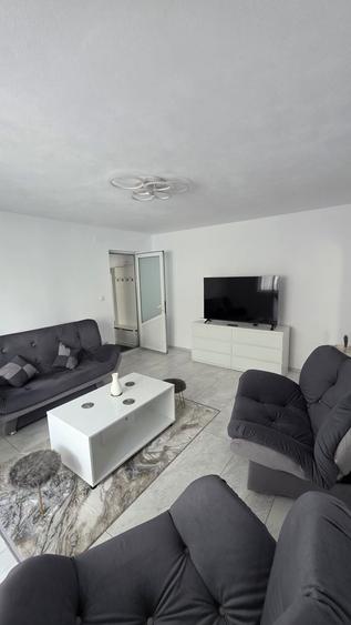 Apartament cu 3 camere semidecomandat în Central