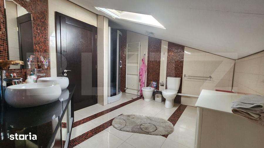 Casă cu 7 camere cu Teren 292 Mp în Central