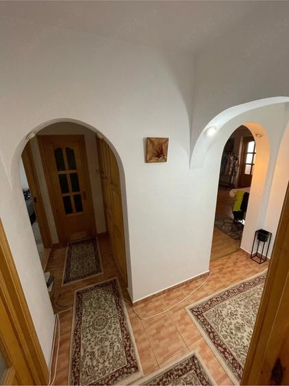 Apartament cu 3 camere decomandat, mobilat în Central