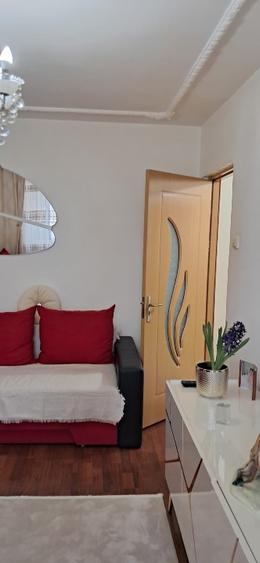 Apartament cu 3 camere semidecomandat în Tomis Nord