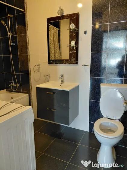 Apartament cu 3 camere semidecomandat în Florești