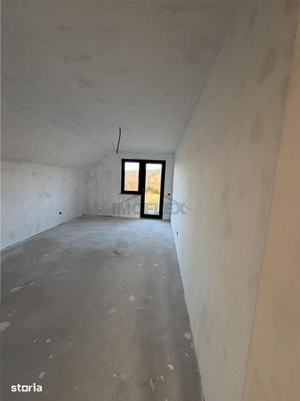 Casă cu 4 camere cu Teren 8400 Mp în Pătrăuți