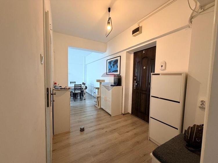 Apartament cu 3 camere decomandat, mobilat în Central