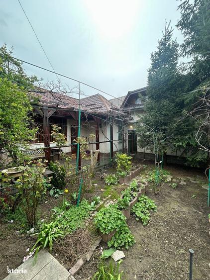 Casă cu 4 camere cu Canalizare în Podul de Fier