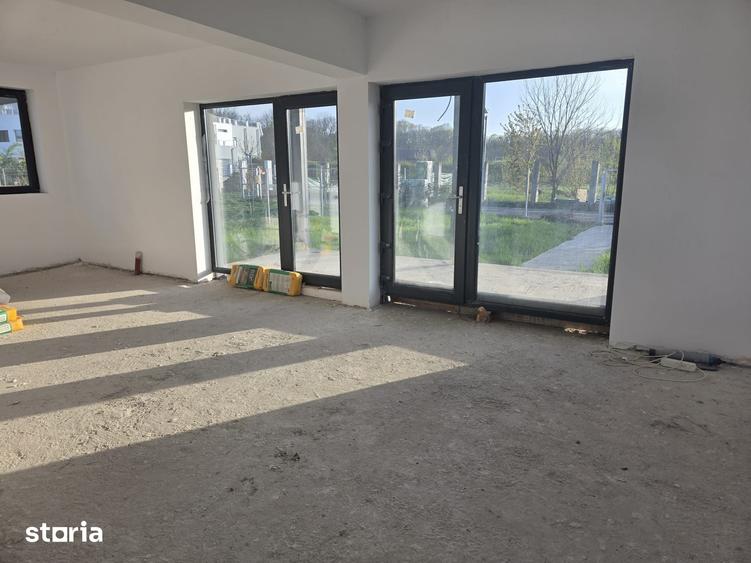 Casă cu 5 camere cu Teren 500 Mp în Snagov