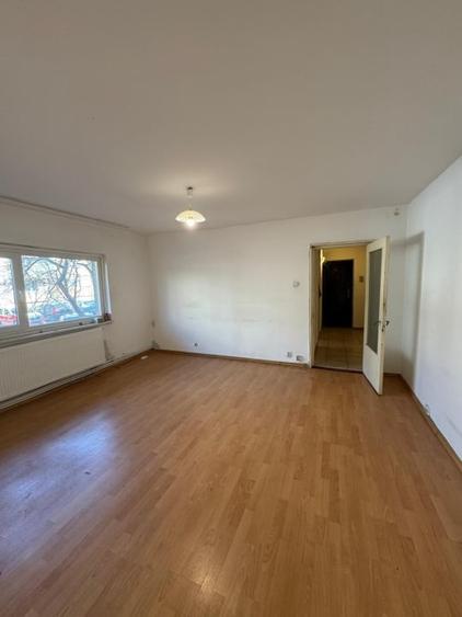 Apartament cu 2 camere semidecomandat în Rovine