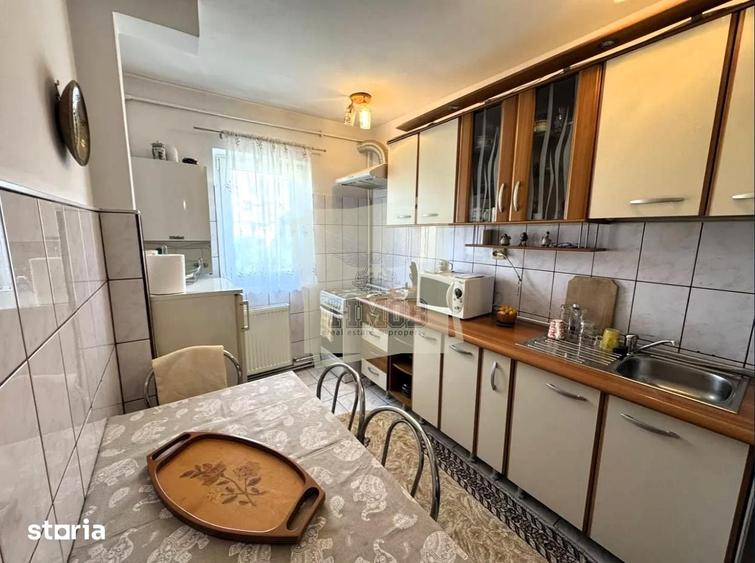 Apartament cu 3 camere decomandat în Valea Aurie