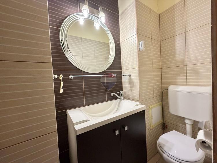 Apartament cu 3 camere decomandat, mobilat în Uverturii